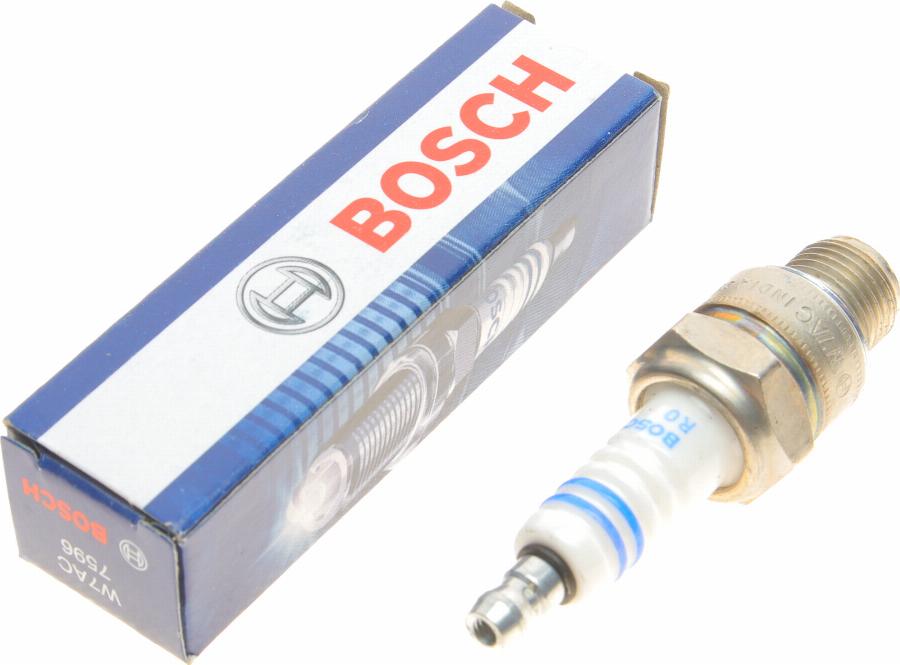 BOSCH 0 241 235 607 - Свеча зажигания parts5.com