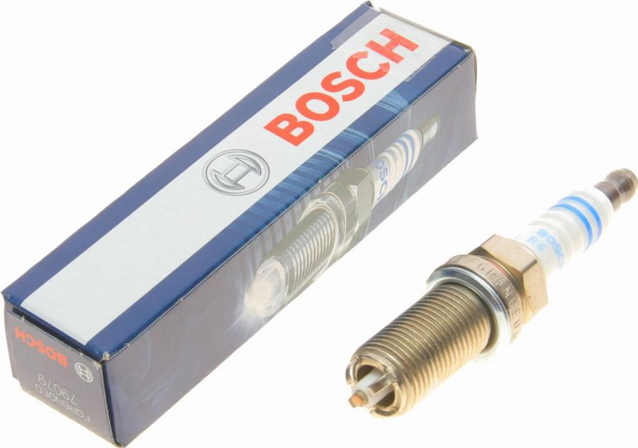 BOSCH 0 242 240 635 - Gyújtógyertya parts5.com