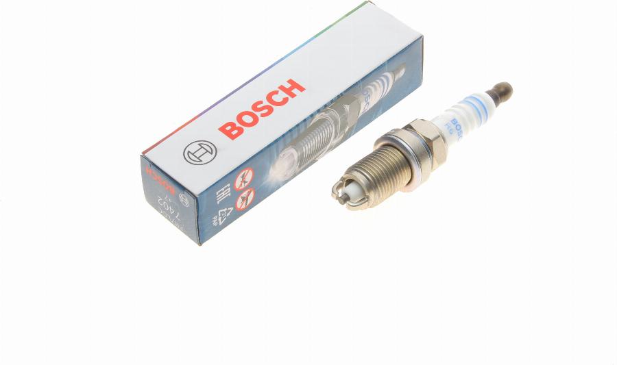 BOSCH 0 242 235 668 - Gyújtógyertya parts5.com