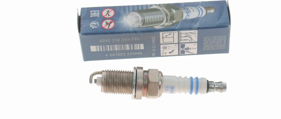 BOSCH 0 242 236 541 - Свеча зажигания parts5.com