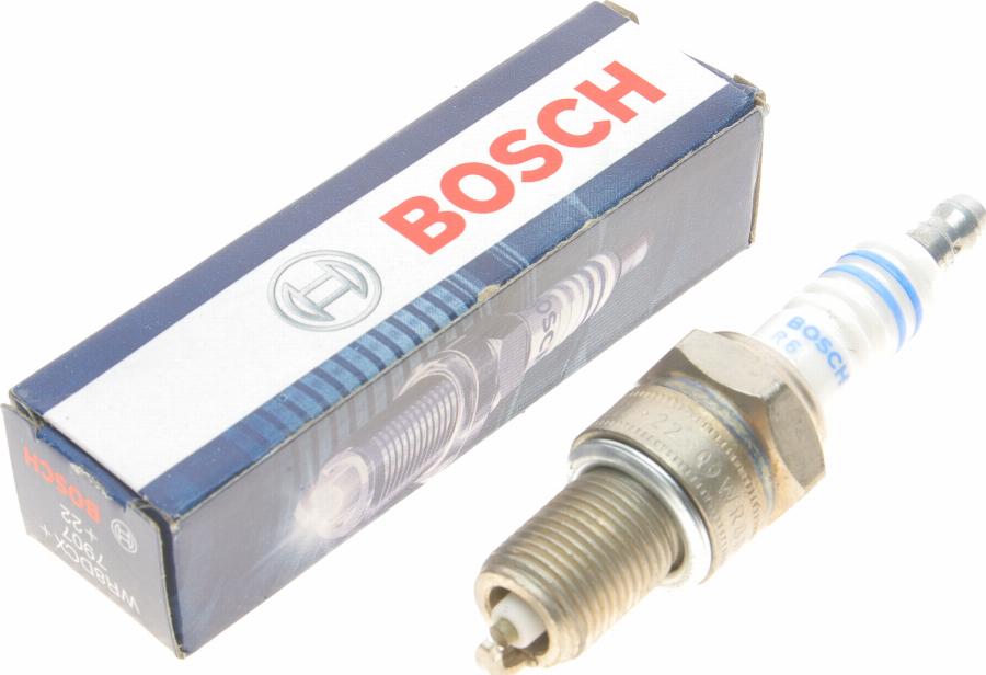 BOSCH 0 242 229 687 - Gyújtógyertya parts5.com