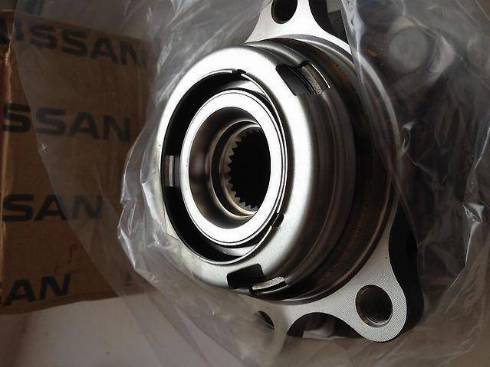 NISSAN 40202EJ70B - Wheel Hub parts5.com